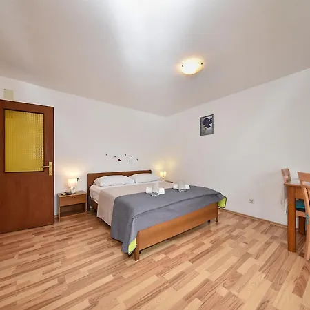 Apartments Romano 1099 Rovigno Esterno foto